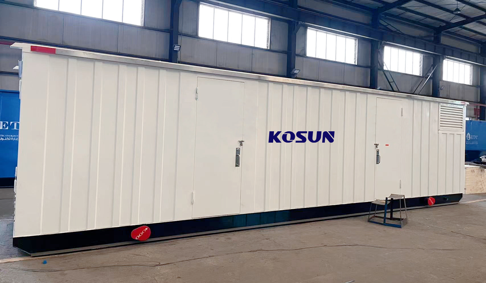 <b>西安科迅(KOSUN)大型含油污泥處理系統(tǒng)發(fā)往中東-科威特項(xiàng)目現(xiàn)場(chǎng)</b>