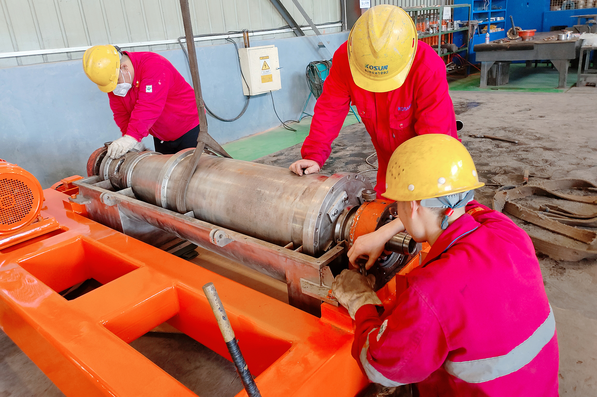 臥式螺旋沉降卸料離心機(jī)維修工作