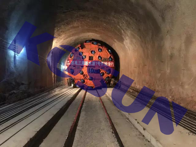 國產(chǎn)首臺雙護(hù)盾硬巖掘進(jìn)機(jī)創(chuàng)月進(jìn)尺新紀(jì)錄